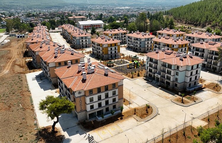 e-tebligatlara dikkat! Eviniz sizden habersiz satılabilir 1 500 bin sosyal konut, dar gelirliye ilaç olacak mı? I Tuna Cevher yazdı