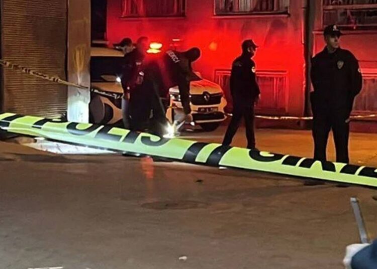 "Yan bakma" kavgasında silah çekildi: 5 yaşındaki çocuk hayatını kaybetti 1 “Yan bakma” kavgasında silah çekildi: 5 yaşındaki çocuk hayatını kaybetti