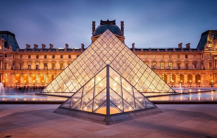 Louvre Müzesi’ni 7 dakikada soydular: Napolyon’un mücevherleri gitti