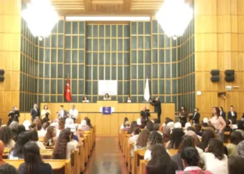 Meclis’te ‘Biji Apo’ sloganları! I Hüsnü Yusuf Turabiç yazdı