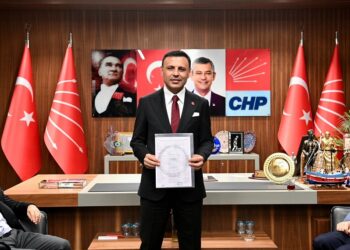 Özgür Çelik bir ay içerisinde 2. kez mazbata aldı