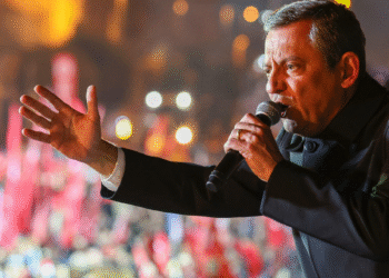 Özgür Özel, tek tek ifşaladı: Kanal İstanbul manzaralı villalar, milyonluk ihaleler, yalan beyanlar... 1 Özgür Özel, tek tek ifşaladı: Kanal İstanbul manzaralı villalar, milyonluk ihaleler, yalan beyanlar…