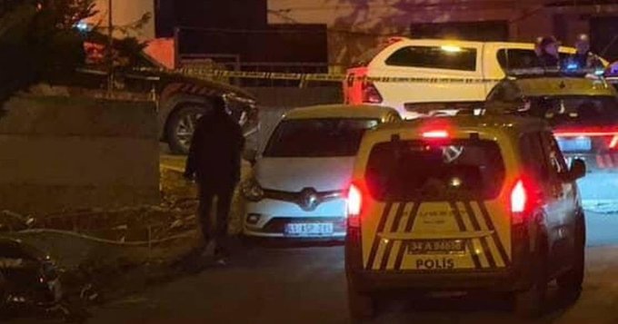 Yolda yürüyenlere silahlı saldırı: 3 kişi öldü 1 Yolda yürüyenlere silahlı saldırı: 3 kişi öldü