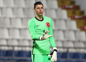 Milli takımda Berke Özer depremi: TFF, kamptan izinsiz ayrıldığını duyurdu