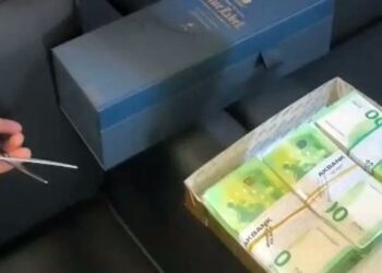 Baklava kutusundaki rüşvete savunma: "Boşluğuma denk geldi, kabul ettim" 1 Baklava kutusundaki rüşvete savunma: “Boşluğuma denk geldi, kabul ettim”