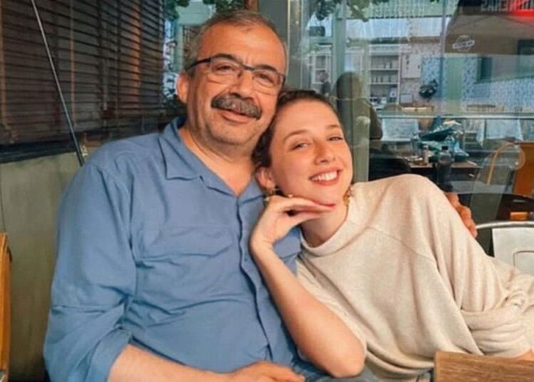 Sırrı Süreyya Önder'den kızına 2 milyon TL ile bir araba kaldı 1 Sırrı Süreyya Önder’den kızına 2 milyon TL ile bir araba kaldı