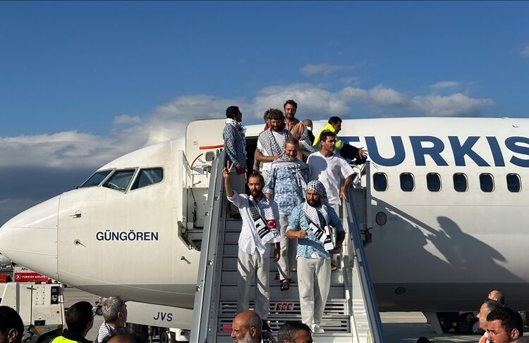 Sumud Filosu’ndaki Türk ve yabancı aktivistler İstanbul’a geldi