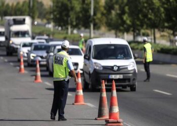 Trafik cezalarını artıran yasa teklifi askıya alındı