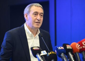 Bakırhan’dan “fotoğraf eleştirilerine” yanıt: "Hem müzakere hem mücadele ederiz" 8 Bakırhan’dan “fotoğraf eleştirilerine” yanıt: “Hem müzakere hem mücadele ederiz”