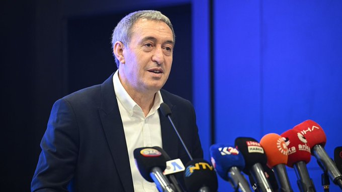 Bakırhan’dan “fotoğraf eleştirilerine” yanıt: "Hem müzakere hem mücadele ederiz" 1 Bakırhan’dan “fotoğraf eleştirilerine” yanıt: “Hem müzakere hem mücadele ederiz”
