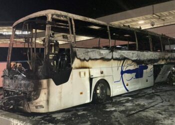 AŞTİ’de park halindeki yolcu otobüsü yandı