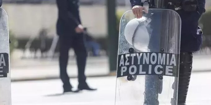 Yunanistan'daki Daltonlar operasyonu: 13 gözaltı var, 147 silah yakalandı 1 Yunanistan’daki Daltonlar operasyonu: 13 gözaltı var, 147 silah yakalandı