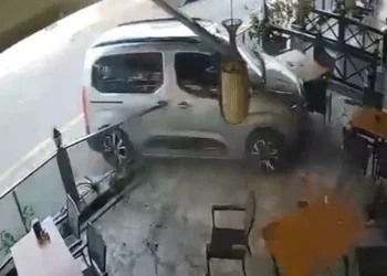 Aydın’da otomobil restorana daldı, sürücünün yaşı 15 çıktı