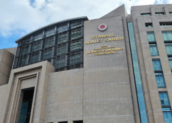 Akın Gürlek ve eşinin fotoğrafını paylaşan kişi tutuklandı