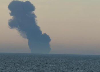 Kocaeli kıyılarında tanker yangını: ‘Gölge filo’ gemisine yardım gidiyor