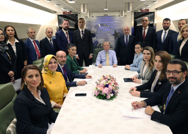 Erdoğan uçakta konuştu: Bahçeli ile aramızda sıkıntı yok, randevulaşır görüşürüz 1 Erdoğan uçakta konuştu: Bahçeli ile aramızda sıkıntı yok, randevulaşır görüşürüz