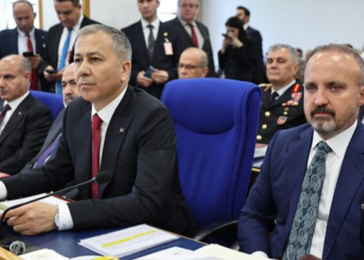 İçişleri Bakanlığı'nda kriz: Ali Yerlikaya, Bülent Turan'ın üzerini çizdi 1 İçişleri Bakanlığı’nda kriz: Ali Yerlikaya, Bülent Turan’ın üzerini çizdi