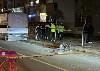 Motosikletle polisten kaçmaya çalışırken canlarından oldular