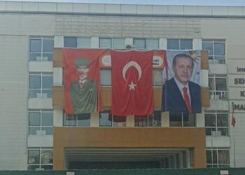 10 Kasım için okula Erdoğan’ın posteri asıldı