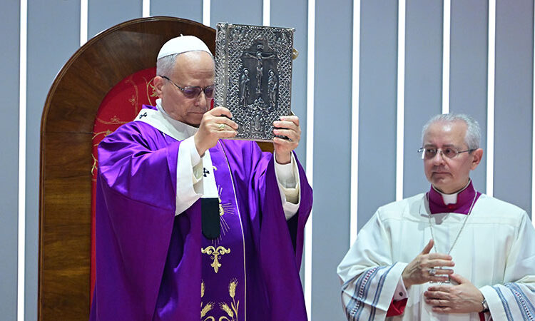 Papa'dan İstanbul'da tarihi ayin: İlk kez kilise dışında düzenlendi, 4 bin kişi katıldı 1 Papa’dan İstanbul’da tarihi ayin: İlk kez kilise dışında düzenlendi, 4 bin kişi katıldı
