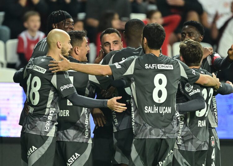 Beşiktaş, Antalya deplasmanında rahat kazandı 1 Beşiktaş, Antalya deplasmanında rahat kazandı