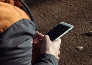 Fransa liselerde cep telefonunu yasaklamayı planlıyor