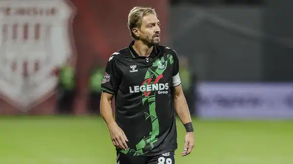 Caner Erkin'den 8 maçta 3. kırmızı kart! 1 Caner Erkin’den 8 maçta 3. kırmızı kart!