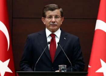 Nedim Saran yazdı I Eski Başbakan Davutoğlu, geçmişinden kaçamıyor!