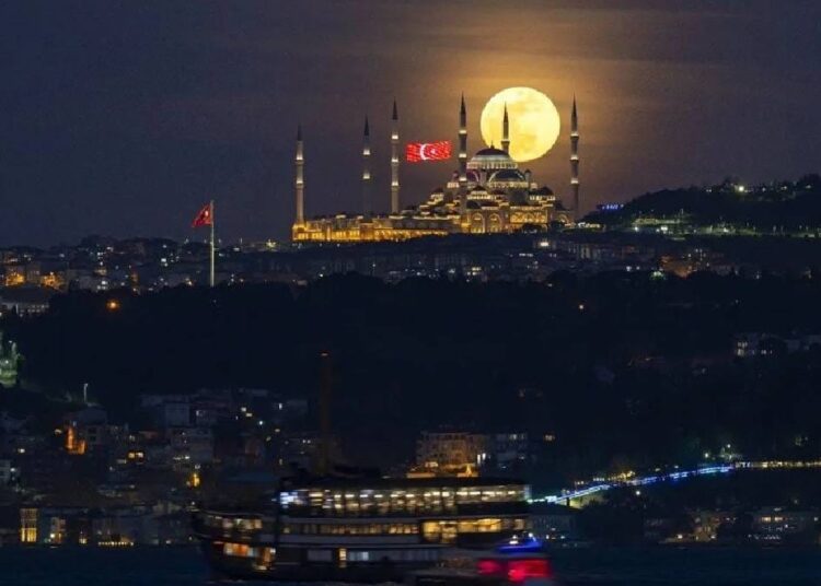 Son yılların en parlak Dolunayı yarın gece görülecek 1 Son yılların en parlak Dolunayı yarın gece görülecek