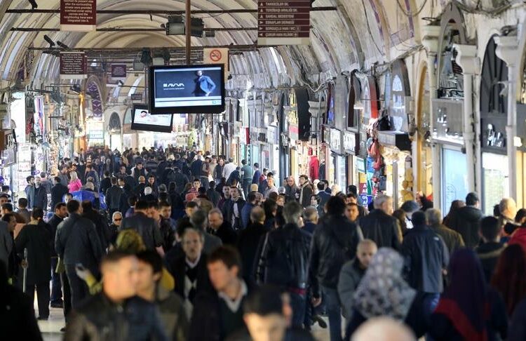 Tuna Cevher yazdı I Orta sınıf çöküyor: Borçla yaşayanların eleştirecek gücü kaldı mı? 1 Tuna Cevher yazdı I Orta sınıf çöküyor: Borçla yaşayanların eleştirecek gücü kaldı mı?