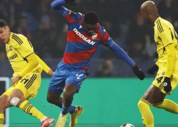 Fenerbahçe Çekya’dan 1 puanla döndü: Hakem kararları damga vurdu