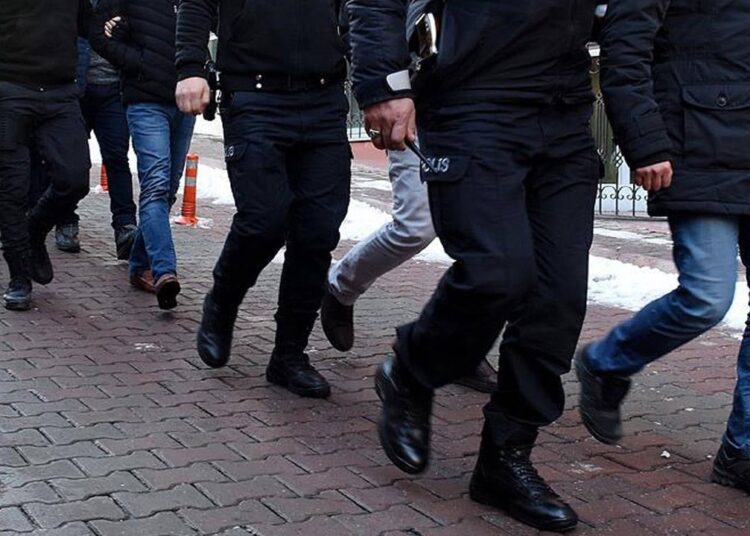 29 ilde FETÖ operasyonu: 41 kişi tutuklandı 1 100 milyar liralık dev altın operasyonu: 21 kişi gözaltına alındı
