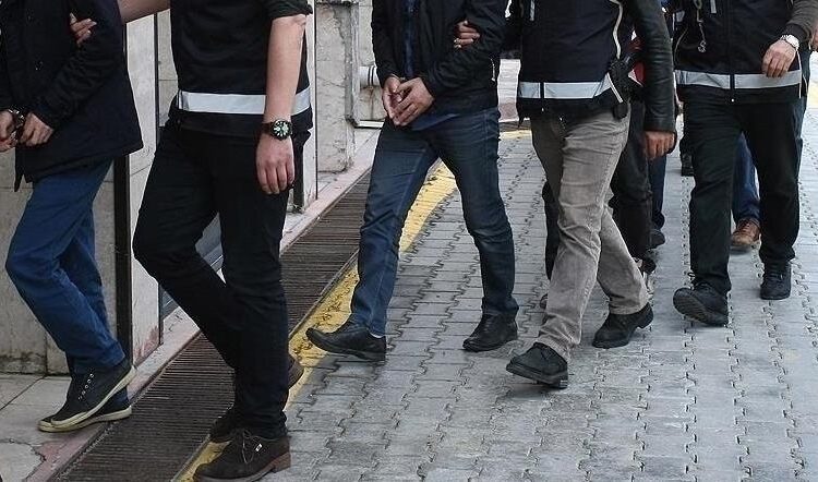 27 ilde FETÖ'ye yönelik operasyon: 71 gözaltı 1 27 ilde FETÖ’ye yönelik operasyon: 71 gözaltı
