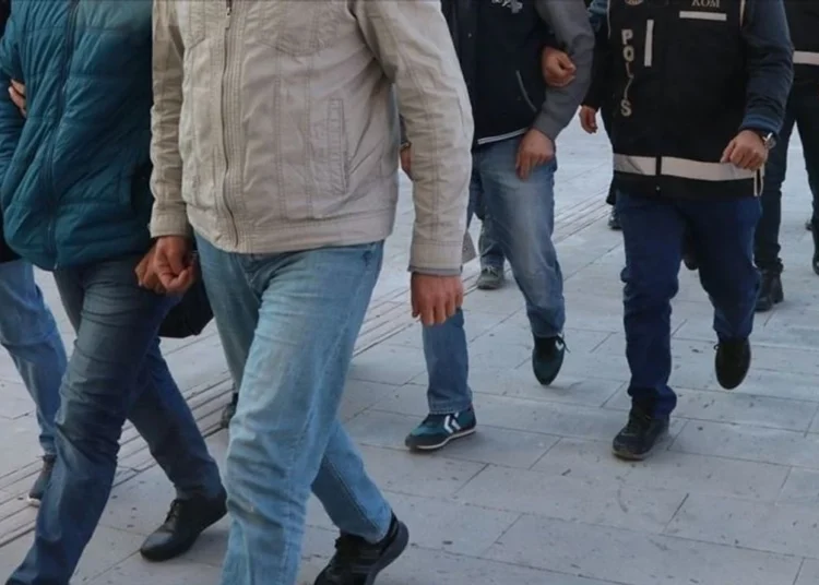 FETÖ operasyonu: 15'i doktor 17 gözaltı kararı 1 Paybull ve yasa dışı bahis ağına operasyon: 25 gözaltı