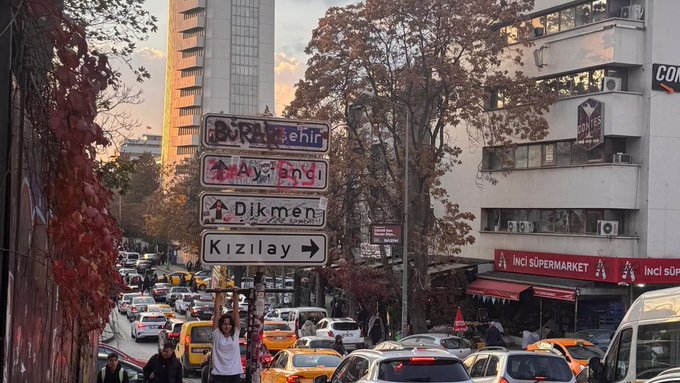 Herkesin dilindeki Kızılay tabelası, dördüncü kez değiştirildi 1 Herkesin dilindeki Kızılay tabelası, dördüncü kez değiştirildi
