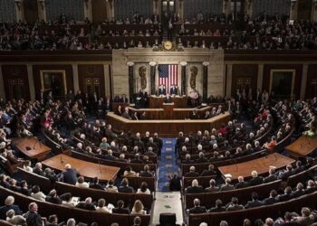 Kriz bitiyor mu? 8 Demokrat senatörden Trump’a destek