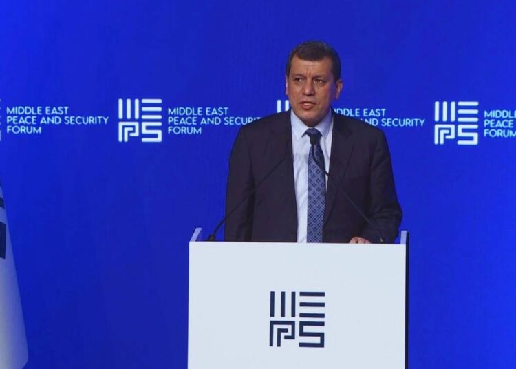 SDG Genel Komutanı Mazlum Abdi kamuflajı çıkarıp takım elbise giydi 1 SDG Genel Komutanı Mazlum Abdi kamuflajı çıkarıp takım elbise giydi