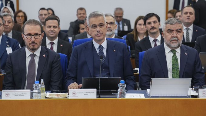 Bakan Memişoğlu: Bu yıl 233 bin hekimimizden, sadece 412'si yurt dışına gitti 1 Bakan Memişoğlu: Bu yıl 233 bin hekimimizden, sadece 412’si yurt dışına gitti