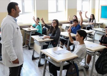 Geçim sıkıntısı yaşayan her 4 öğretmenden biri ek iş yapıyor