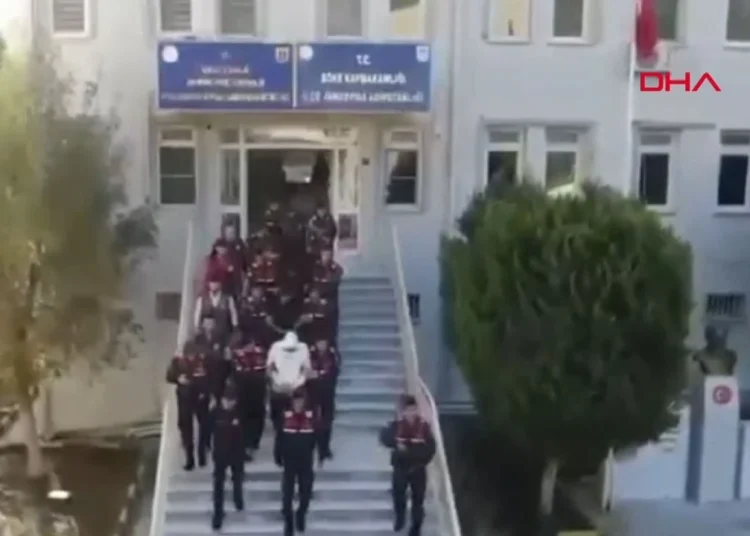 8 organize suç örgütüne operasyon: 64 kişi yakalandı