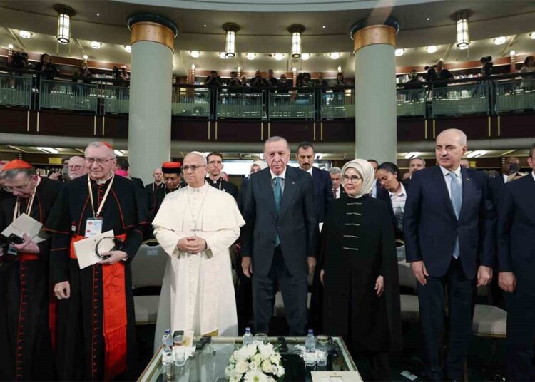 Türkiye ziyaretinde konuşan Papa: İnsanlığın geleceği tehlikede 1 Türkiye ziyaretinde konuşan Papa: İnsanlığın geleceği tehlikede