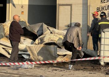 Yangın çıkan parfüm dolum fabrikasında bilirkişi heyeti inceleme yaptı