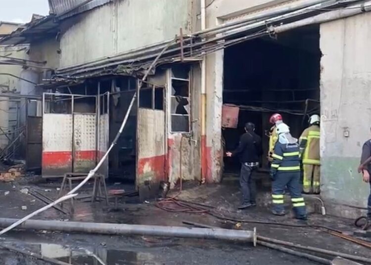 Parfüm dolum tesislerinden sonra yağ fabrikasında patlama! 1 Parfüm dolum tesislerinden sonra yağ fabrikasında patlama!