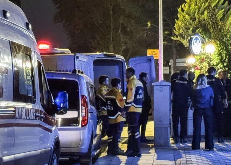 Tartıştığı eşini bıçaklayarak öldürdü