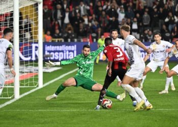 Süper Lig’de ilginç gol: Herkes kavga ederken o gol attı!