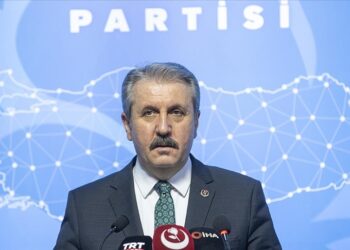 Destici’den Papa’nın ziyaretine tepki: Turistik gezi değil, politik ve teolojik anlam taşıyor