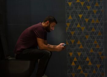 Sıradışı sağlık ilişkisi: Cep telefonu ile hemoroid arasında bağlantı var mı?