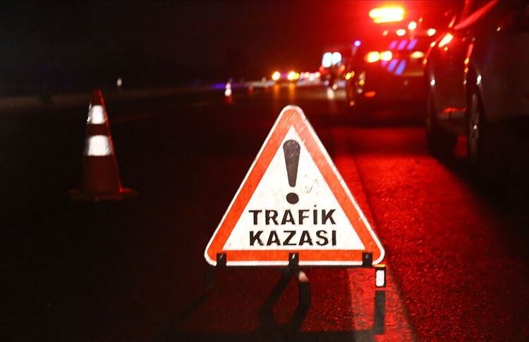 İki otomobil çarpıştı: Aynı aileden dört kişi yaşamını yitirdi