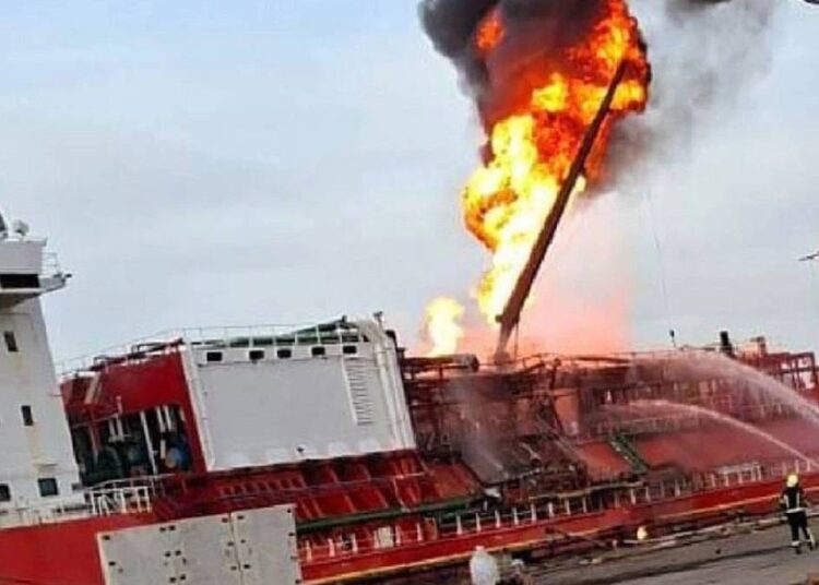 Ukrayna’da Türk gemisine insansız hava araçlarıyla saldırı düzenlendi 1 Ukrayna’da Türk gemisine insansız hava araçlarıyla saldırı düzenlendi