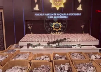 Üç büyük şehirde uyuşturucu operasyonu: Milyonlarca hap yakalandı 3 Üç büyük şehirde uyuşturucu operasyonu: Milyonlarca hap yakalandı